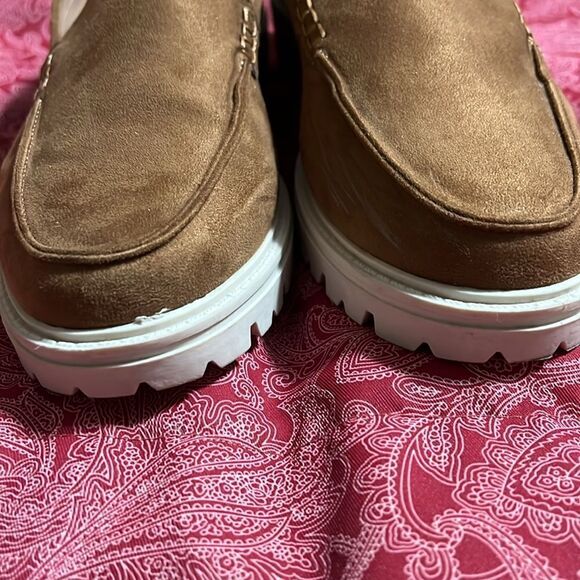 JOURNEE COLLECTION loafers. Medium brown. Size 9.5W. - Picture 3 of 6